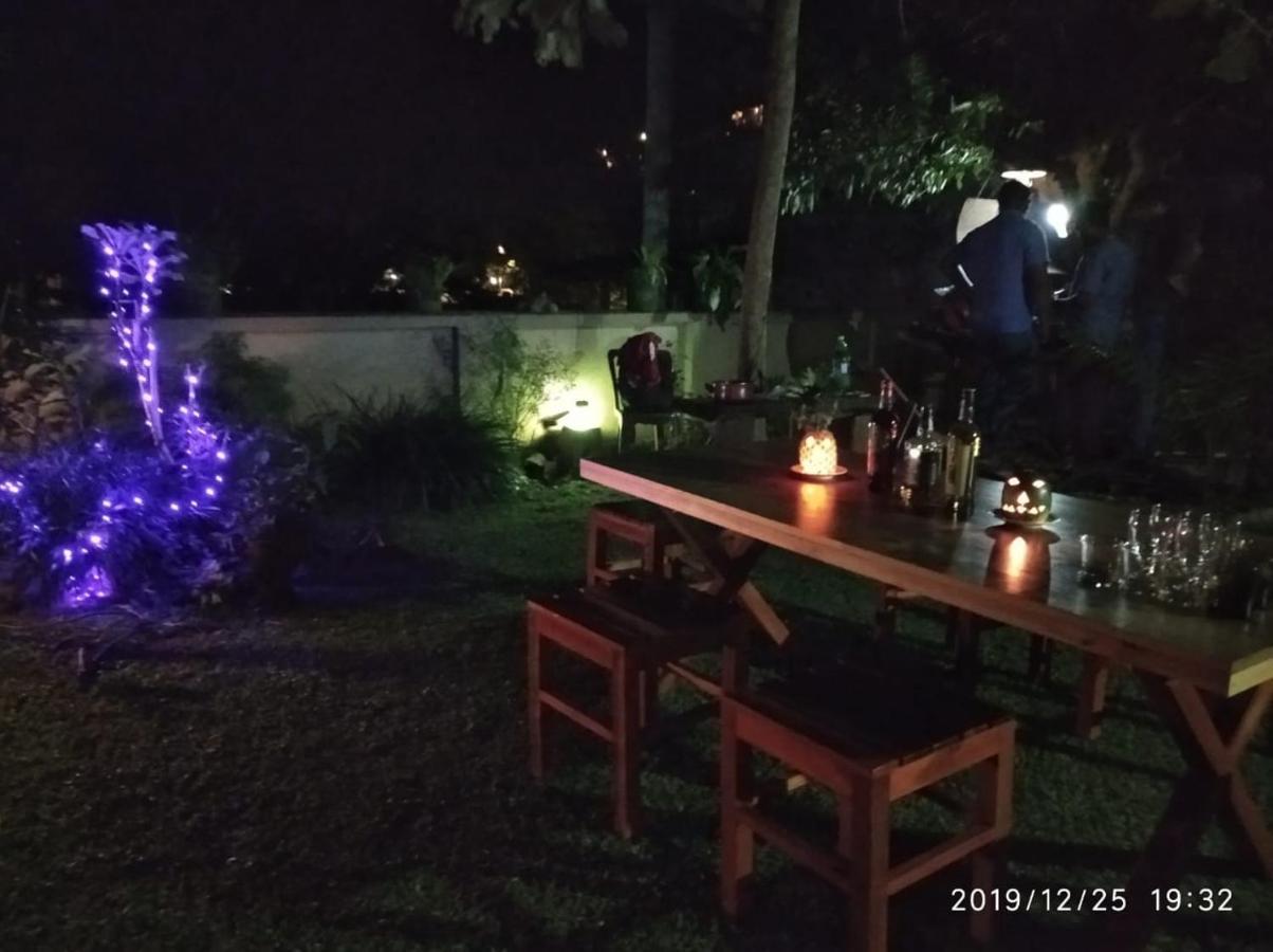 Don'S Lounge & Villa แคนดี้ ภายนอก รูปภาพ