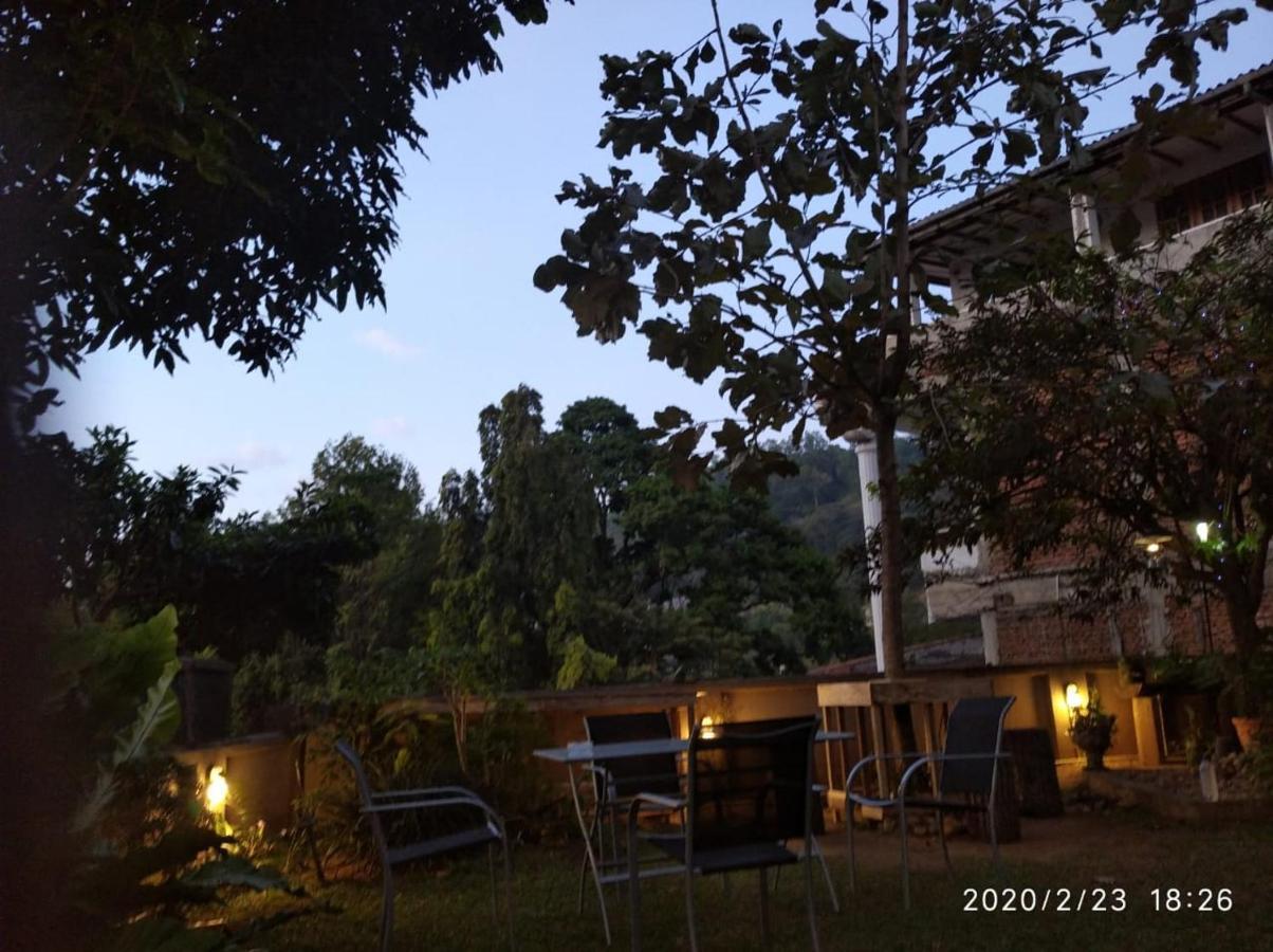 Don'S Lounge & Villa แคนดี้ ภายนอก รูปภาพ