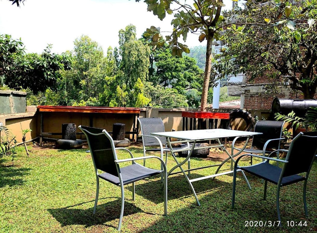 Don'S Lounge & Villa แคนดี้ ภายนอก รูปภาพ