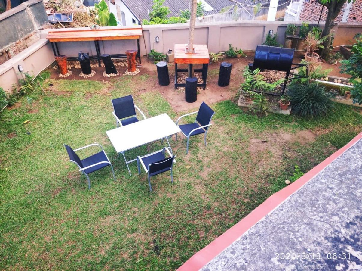 Don'S Lounge & Villa แคนดี้ ภายนอก รูปภาพ